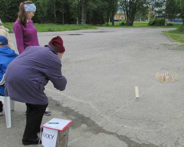 Mölkkypeli Kiviharjussa